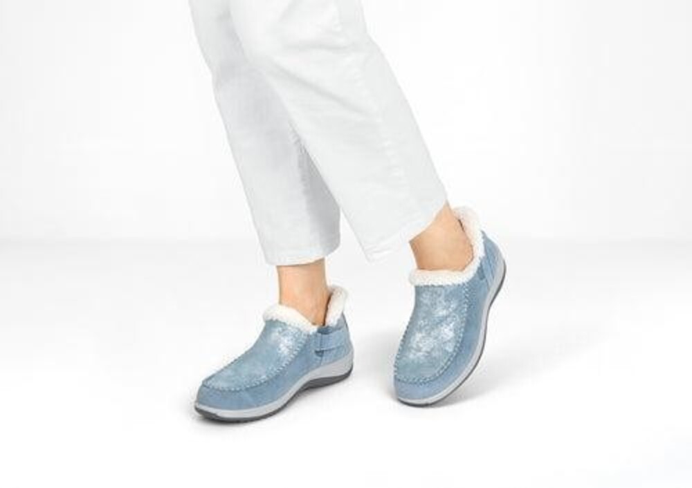Orthofeet Lorin Hands-Free Blue Shimmer Faux Fur Slippers Women's 9.5